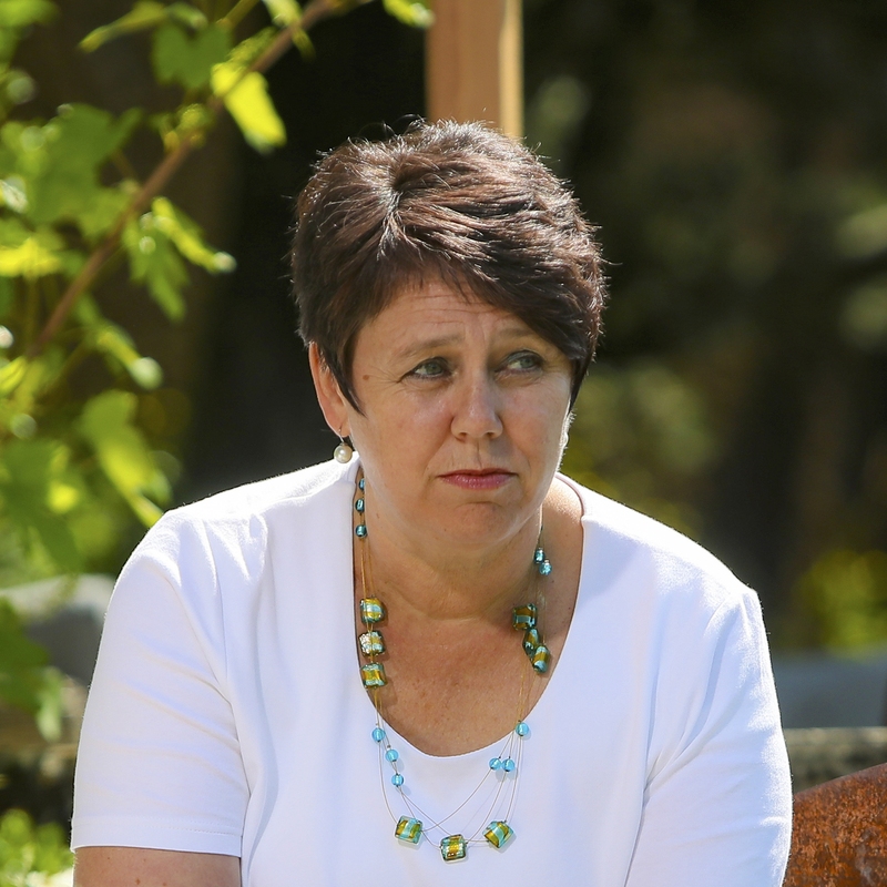 Brustkrebspatientin Denise Meier beim Interview mit Martin Schuppli, aufgenommen am Dienstag, 26. Mai 2020, im Garten von Martin Schuppli in Walenstadt. Foto & Copyright: Eddy Risch